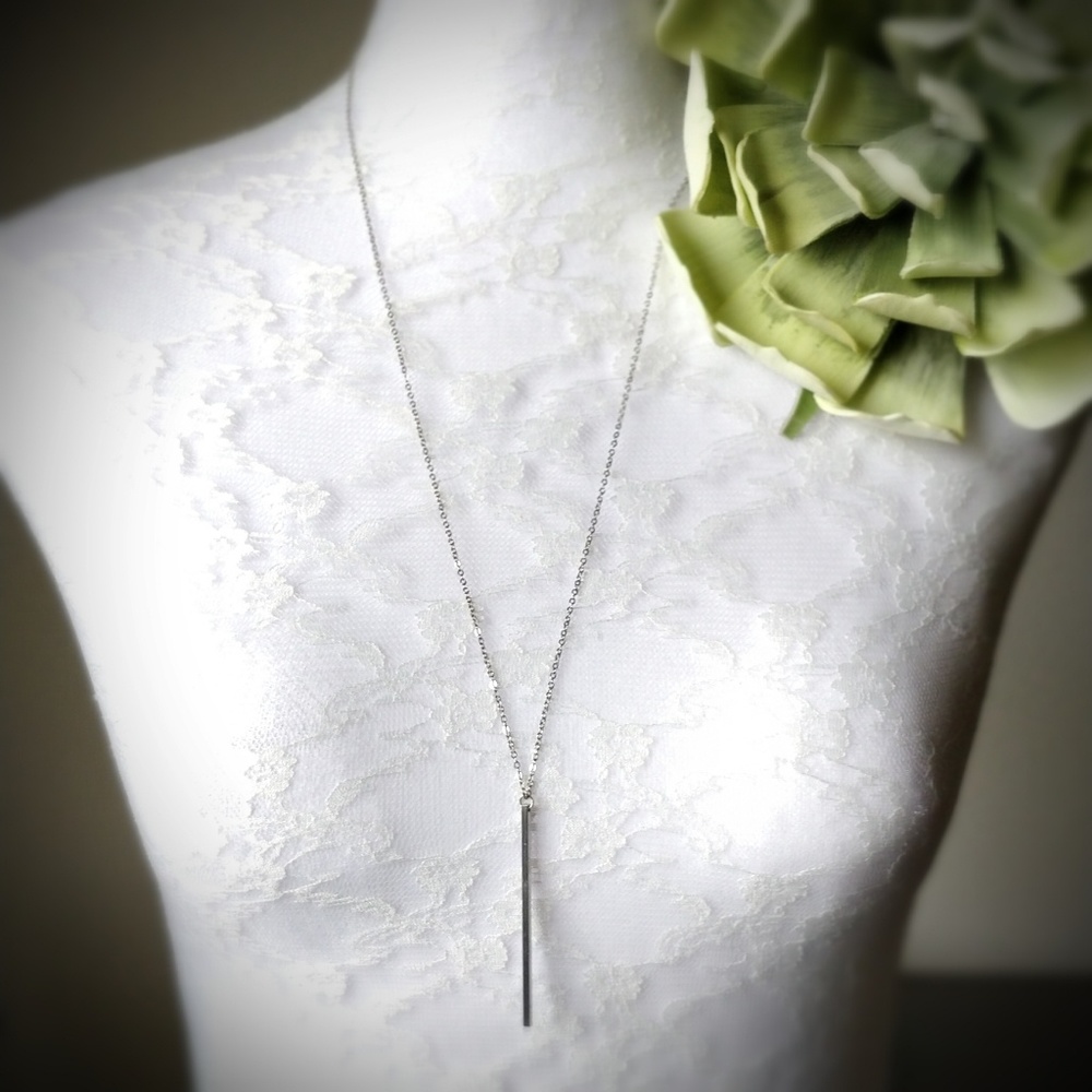 Simple & Elegant Bar Necklace